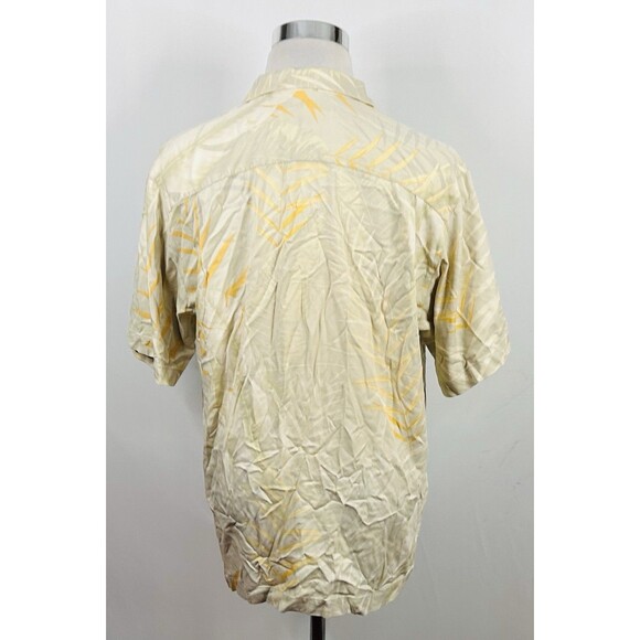 Tommy Bahama Medium 100% Silk Hawaiian Aloha Shirt Yellow Floral Beach Vacation - Picture 4 of 4